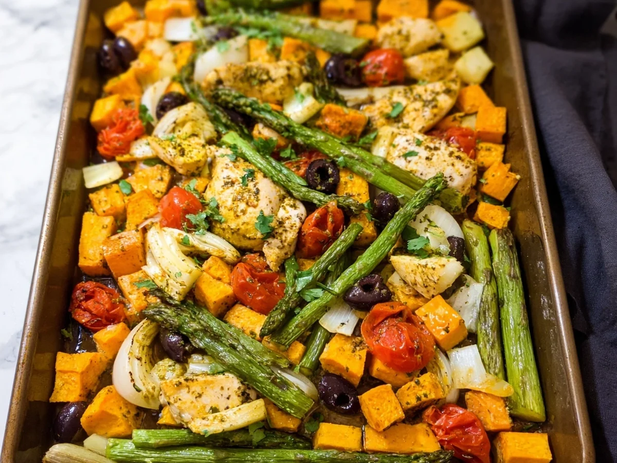 Schnelles Ein-Blech-Gericht: Hähnchen, Süßkartoffeln & Spargel - Bild 1