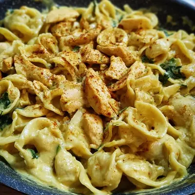 Cremige Curry Nudeln mit Hähnchen: Schnell & Lecker
