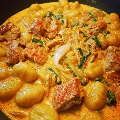 Curry-Gnocchi mit Hähnchen: Schnelles Feierabendgericht