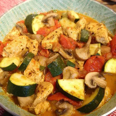 Low Carb Hähnchenpot: Tomaten, Zucchini & Champignons
