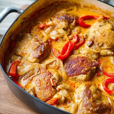 Ofen-Hähnchen in Paprika-Rahm: Cremiges Gericht